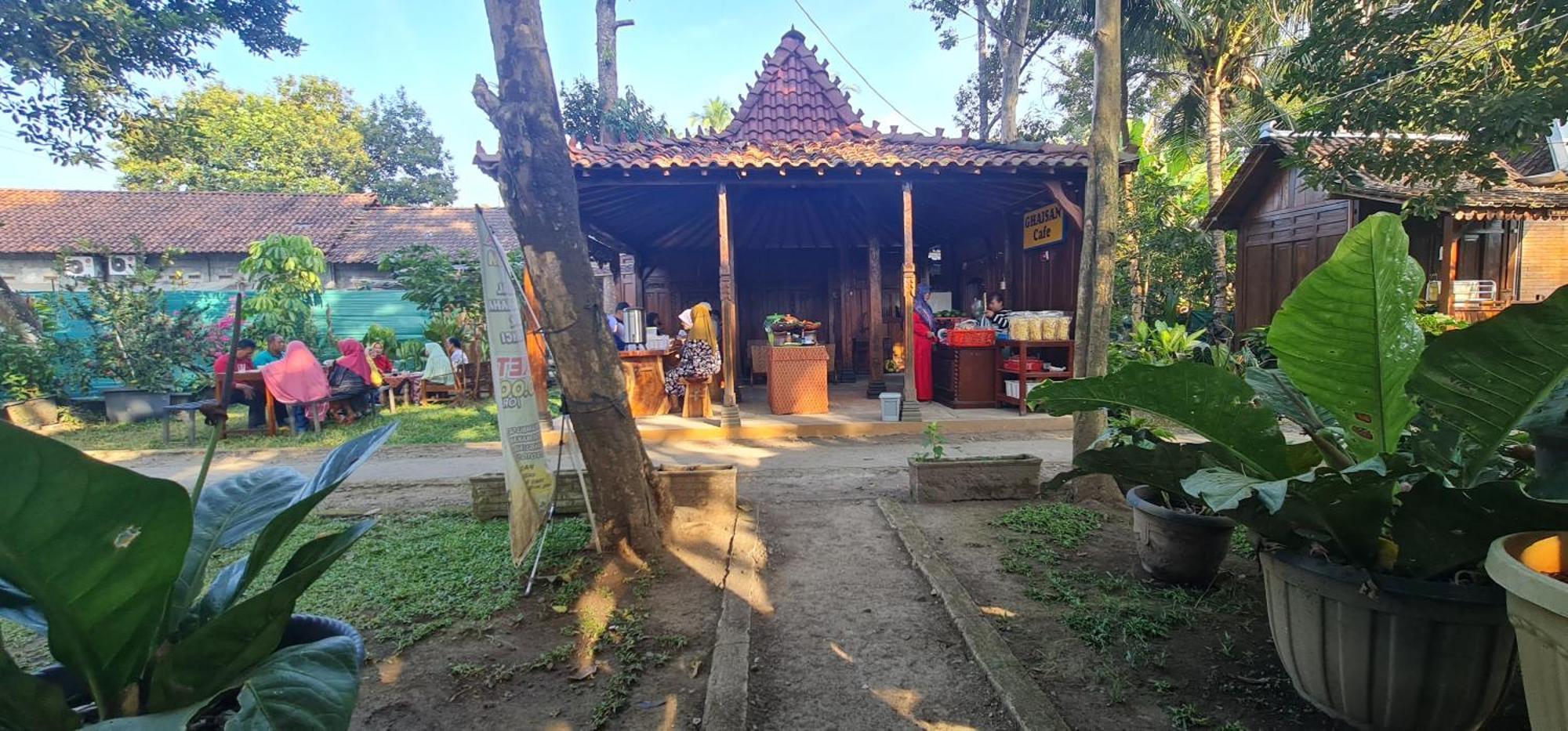 Anugrah Borobudur Магеланг Екстериор снимка