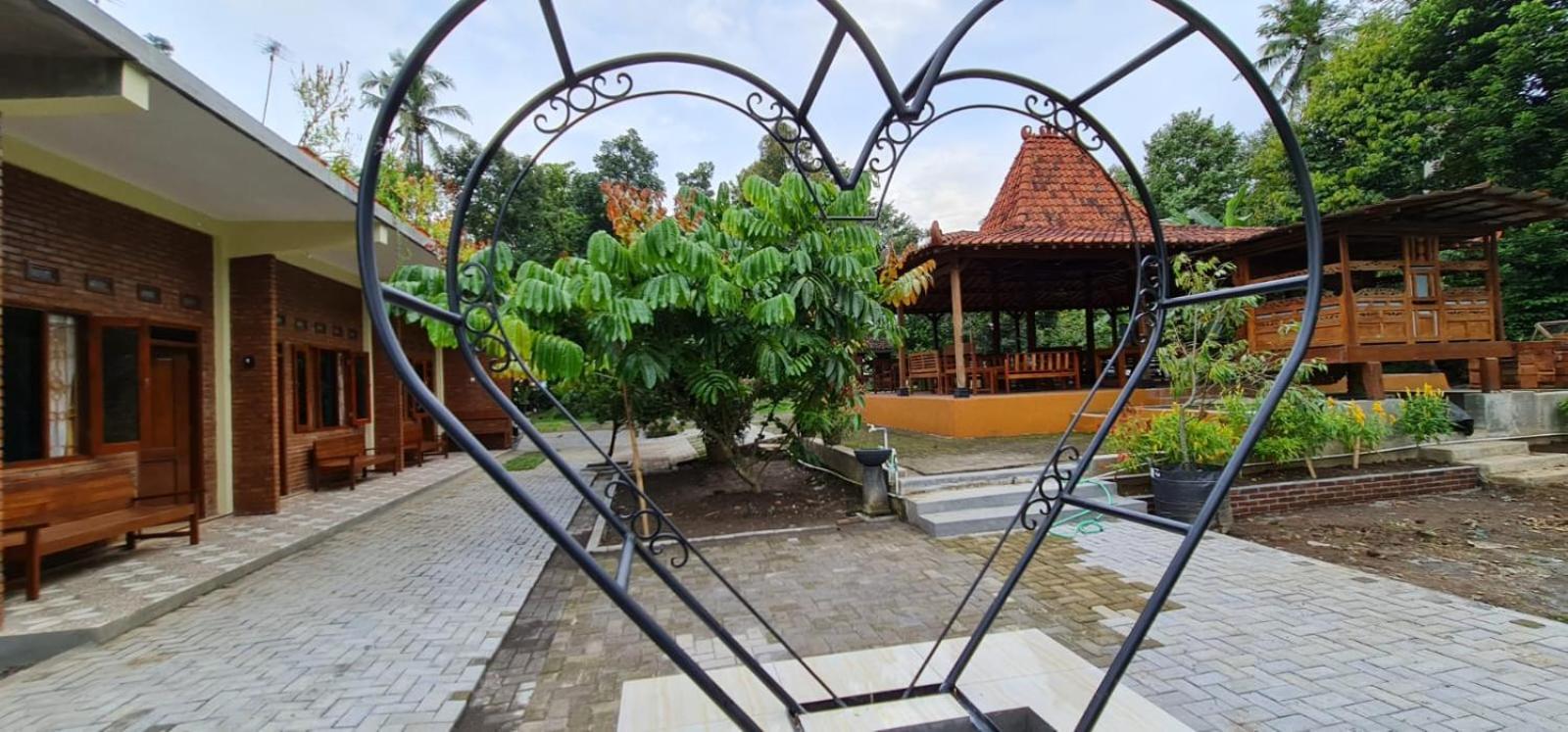 Anugrah Borobudur Магеланг Екстериор снимка